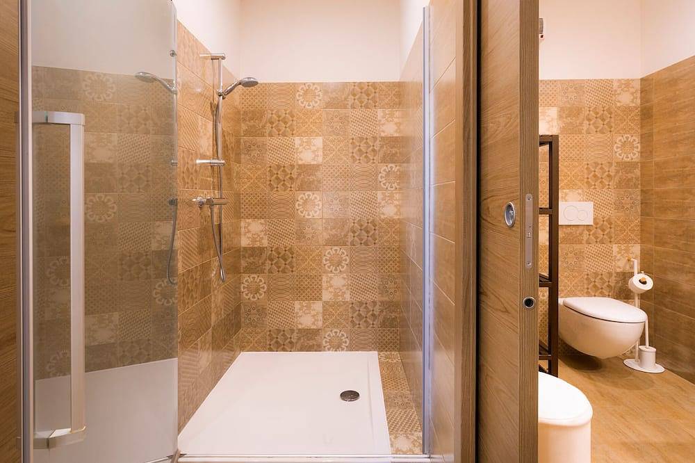 Ganze Wohnung, Lodge mit Blick auf das klare Wasser des Sees, wo Sie die Dolomiten spiegeln in Molveno, Brentagruppe