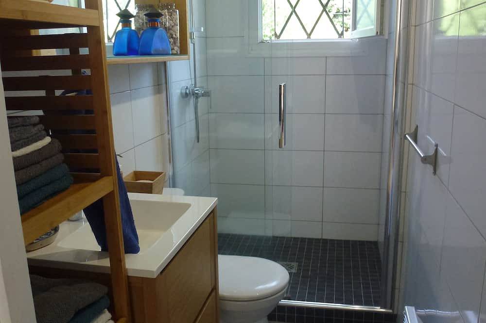 Villa with private pool . Seaside and countryside. Beach 10 min walk. in Le Pradet, Toulon region