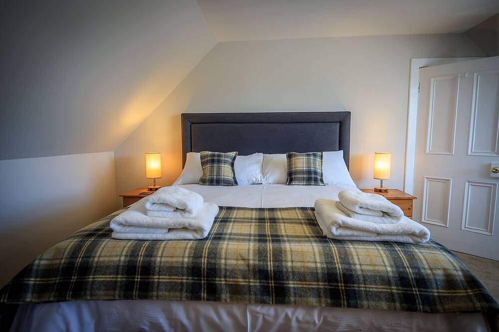 Cosy Cottage 2 minutes from the Beach! Free Parking. Pets welcome. in Nairn, Highlands