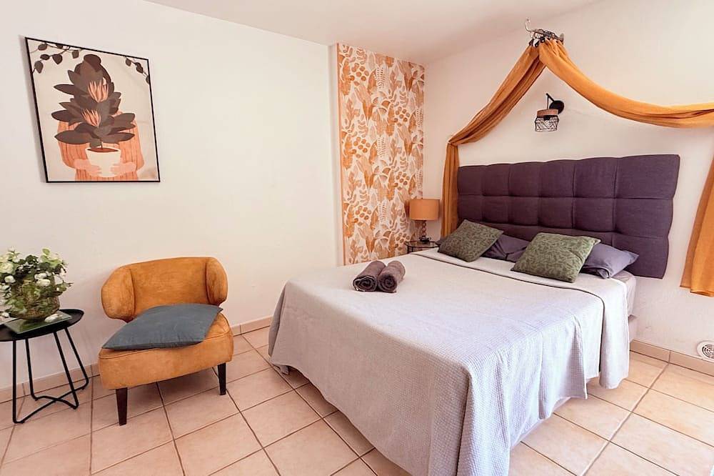 Ganze Wohnung, Cité Paoline - Quiet Escape with Terrace Parking & Wi-Fi in Corte, Regionaler Naturpark Korsika