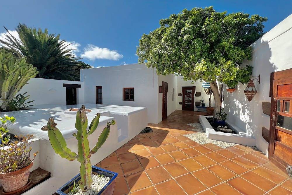 Stylish house in a real Finca with private garden in Uga, Yaiza