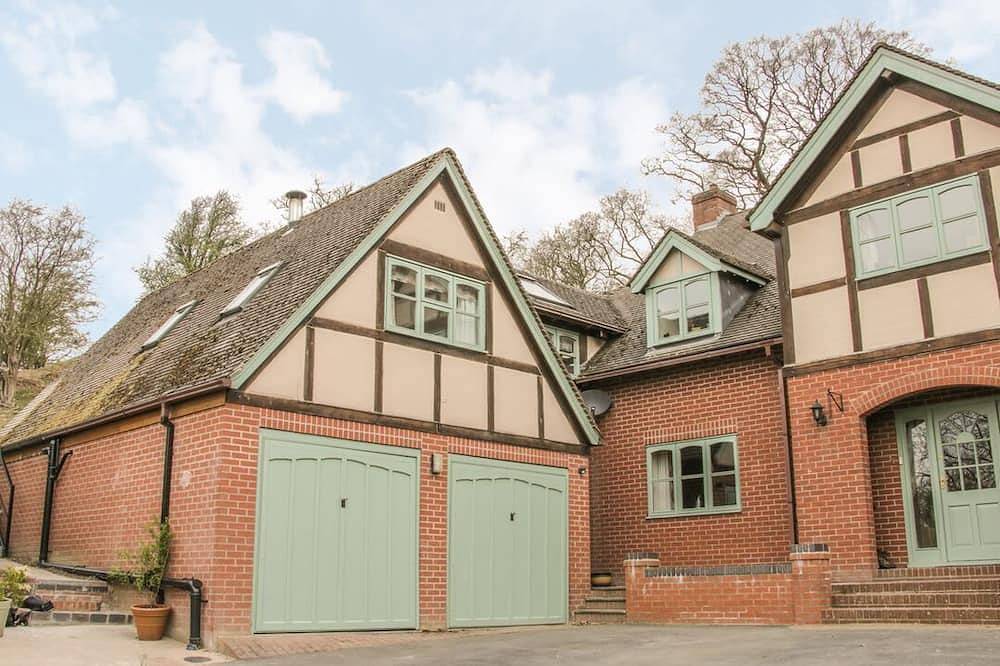 Entire apartment, Ragleth Place Lodge Retreat in Church Stretton, Shropshire Hills