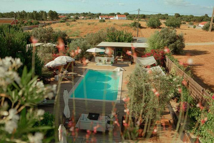Tienda para 2 personas, con piscina y jardín además de vistas al lago y vistas en Setubal