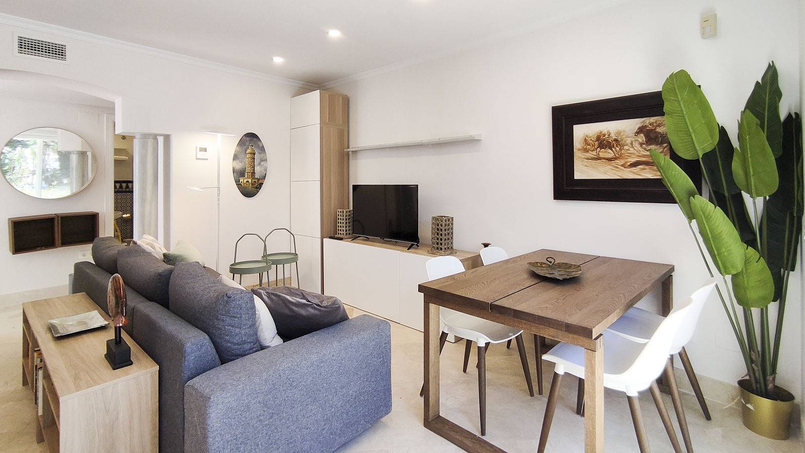 Entire apartment, Housing White Pearl Beach by Sharing Co in Marbella East, Marbella