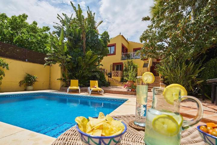 Casa rural para 4 personas, con piscina además de jardín y vistas en Álora
