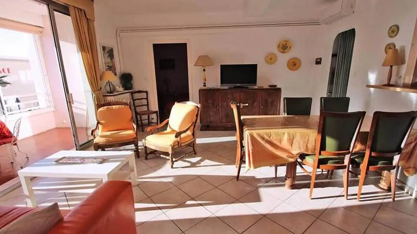Gîte pour 8 personnes, avec Terrasse dans Casino De Sainte Maxime - 2