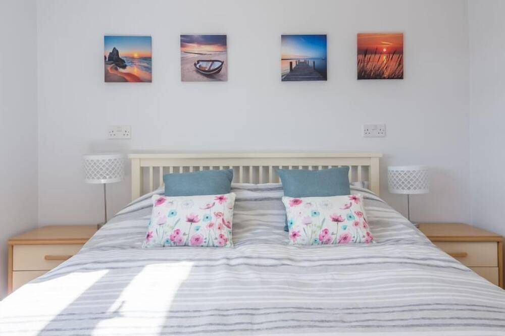 Wyndham Beach House, Walcott, Norfolk in Walcott, Norfolk Coast
