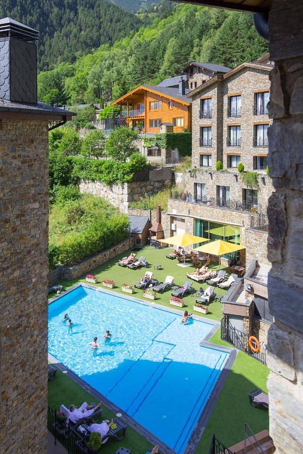 Hôtel, avec Jacuzzi et Terrasse ainsi que Jardin et Piscine dans Arinsal