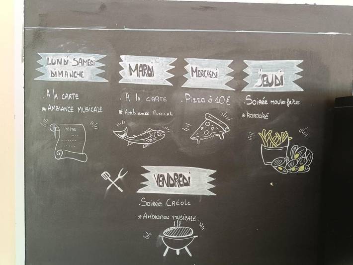 Gîte pour 6 personnes, avec vue ainsi que jardin et piscine, animaux acceptés à Azille - 3