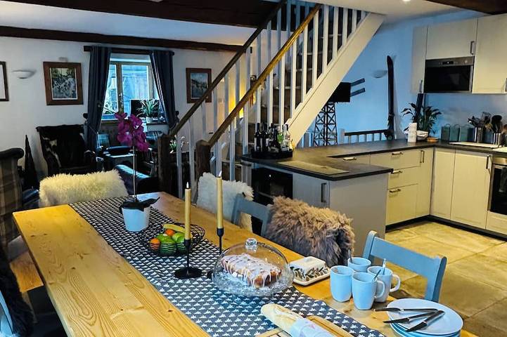 Gîte pour 12 personnes, avec jacuzzi et terrasse à Villaroger