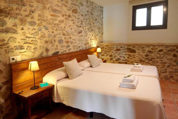 Location de vacances pour 6 personnes, avec Balcon et Jacuzzi ainsi que Terrasse et Vue à Espolla