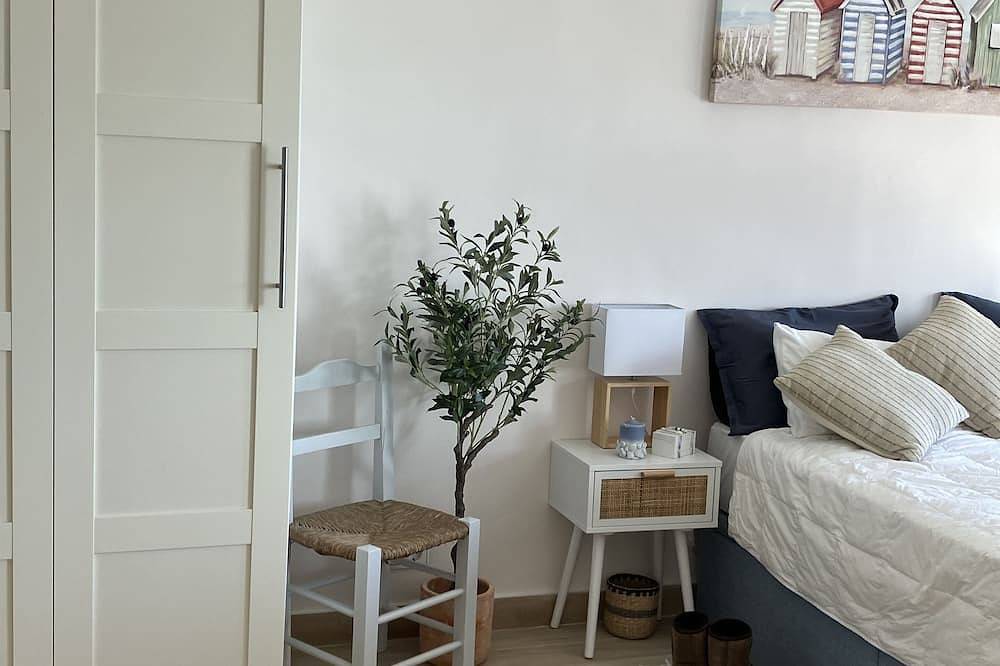 Apartamento entero, Beach Loft with fantastic view over the Mediterranean and Palamos. in Torre Valentina, Calonge