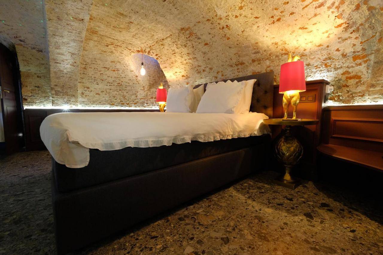 Secret Jacuzzi Mons - Parking privé gratuit in Mons (Hennegau), Hainaut