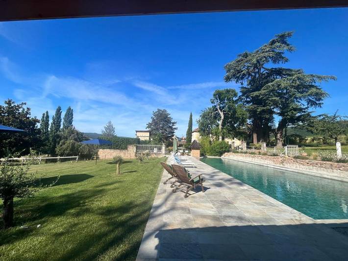 Location de vacances pour 8 personnes, avec piscine et terrasse ainsi que jardin et vue à Saint-Étienne-la-Varenne - 3