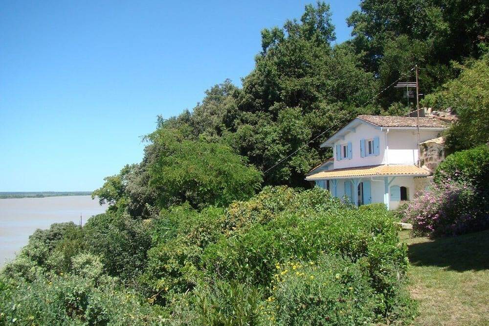 Maison dans falaise face à l'estuaire de la Gironde in Gauriac, Région de Blaye