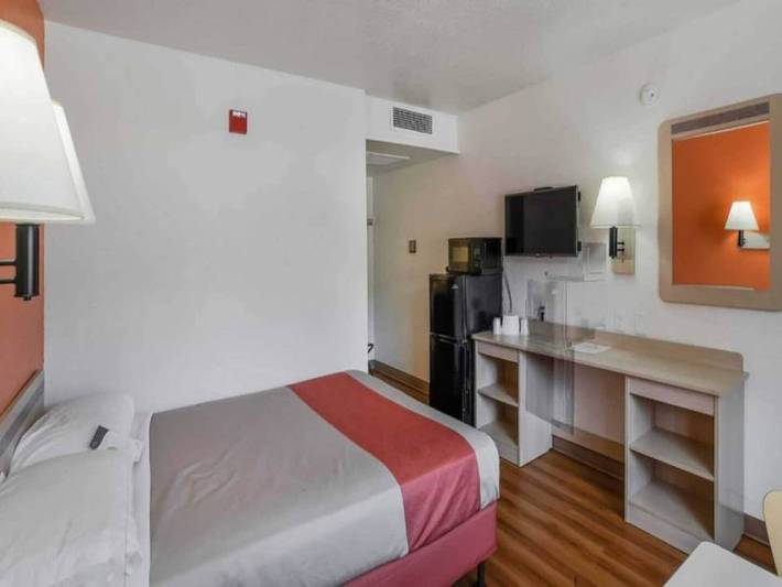 Ganze Wohnung, Ada-konformes Doppelbett | Ri-Dusche in Medford, Oregon
