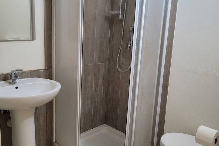 Appartamento intero, Alice Apartments - Airone, 
Ampio monolocale nel centro storico di Crescentino in Crescentino, Provincia di Vercelli