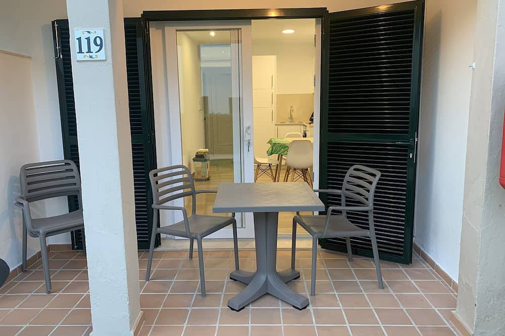 Entire apartment, Ground floor apartment, with garden and direct access to pool. A. A. Free Wifi in Cala Blanes, Ciutadella