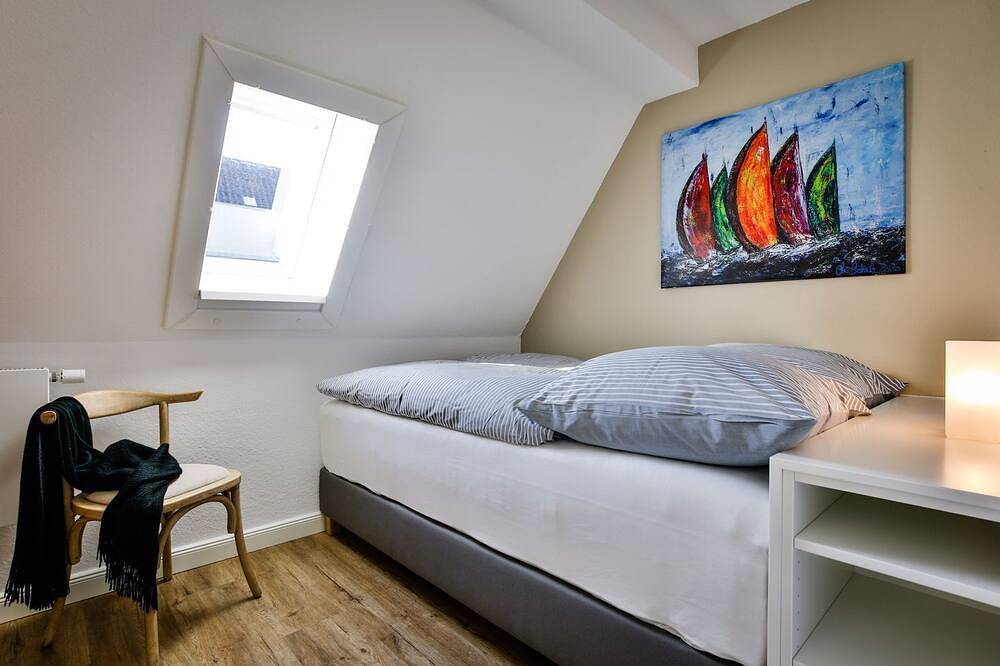 Meerzeit - Moderne Haushälfte mit umzäuntem Garten für bis zu 8 Personen mit in Hörnum, Sylt
