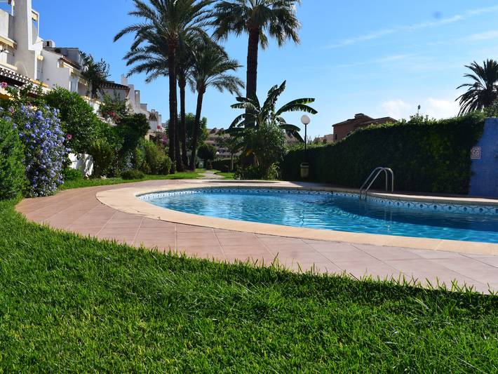 Gîte pour 4 personnes, avec Balcon et Terrasse ainsi que Jardin et Bassin pour enfant