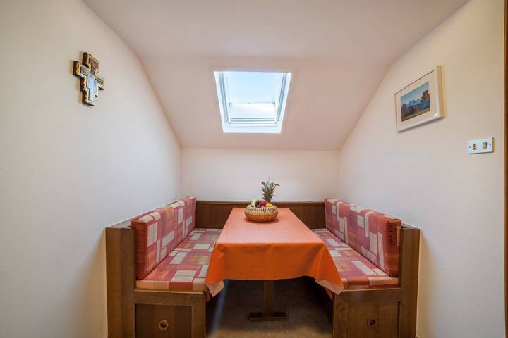 Entire apartment, Apartment "Rieglhof Hennennest" with Mountain View, Garden & Wi-Fi in Graun, South Tyrol