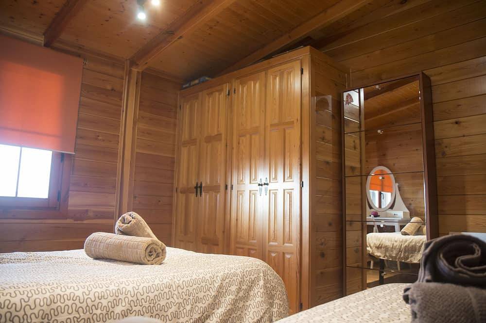 Wooden house near the beach. in Las Chapas, Marbella