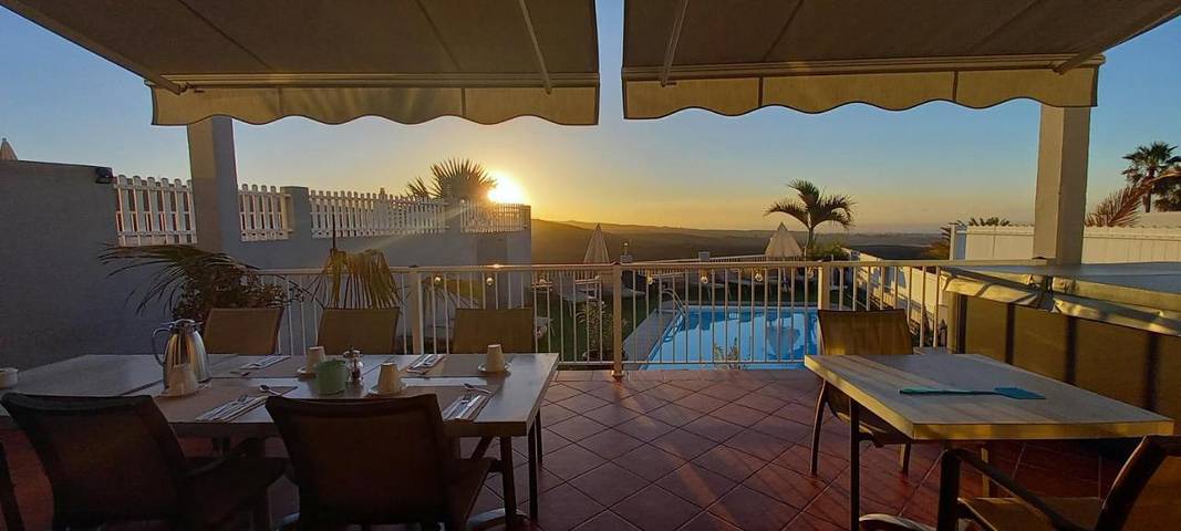 Chambre d’hôte pour 2 personnes, avec Terrasse et Jacuzzi ainsi que Jardin et Piscine à Playa del Inglés