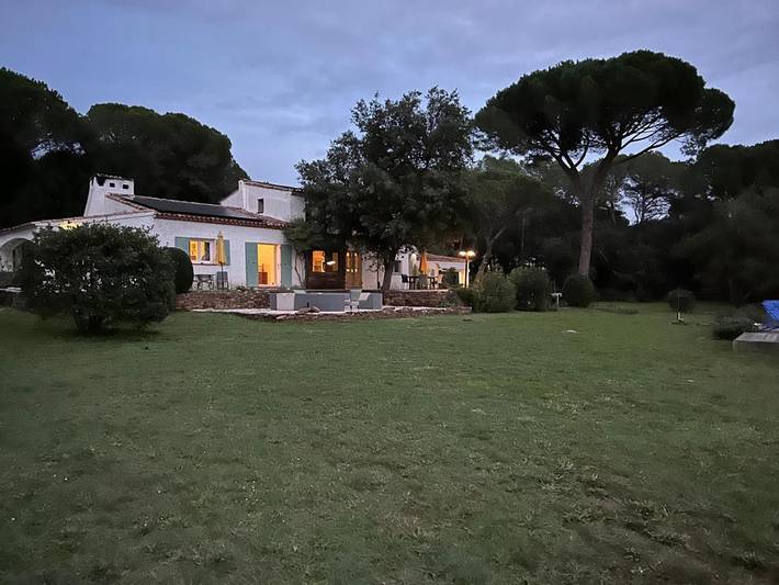 Location de vacances pour 2 personnes, avec vue ainsi que jardin et piscine à Le Cannet-des-Maures - 2