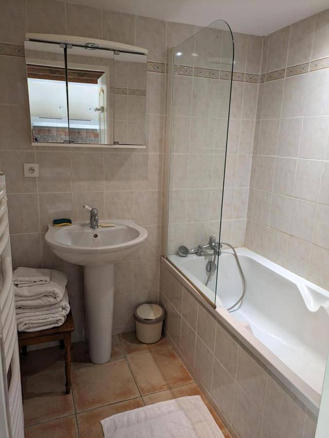 Three-Bedroom Apartment in Luynes, Région de Tours