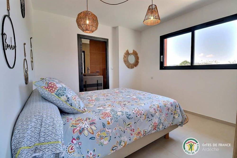 Villa Neuve, Climatisée; Grande Piscine, Lieu Calme in Ruoms, Ardèche