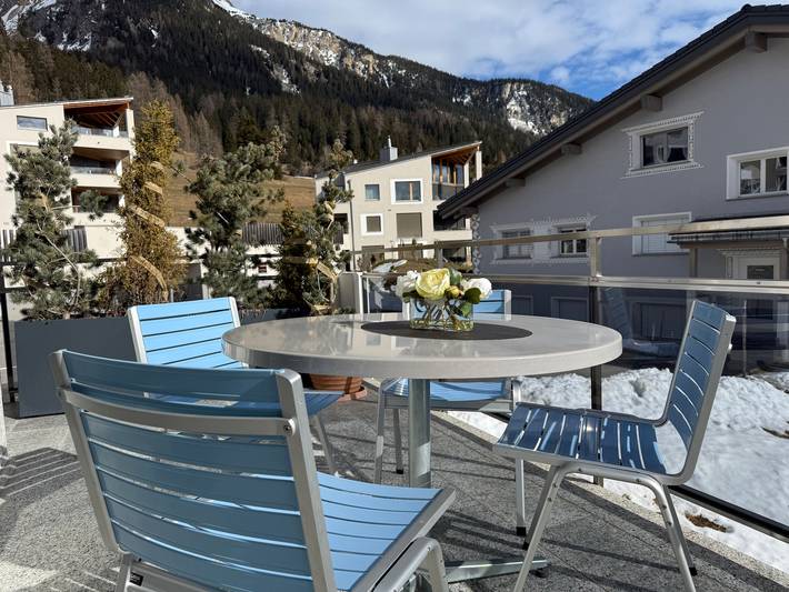 Ganze Wohnung, Stilvolle Wohnung mit Kamin & Bergblick in Lantsch/Lenz, Plessur Alpen