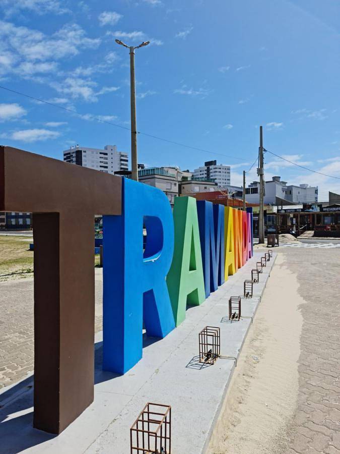 Casas e apartamentos de temporada para 2 pessoas, com terraço e piscina e ainda jardim em Tramandaí
