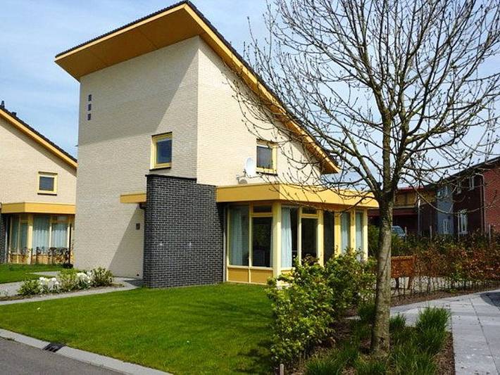Ferienhaus für 6 Personen, mit Balkon/Terrasse und Terrasse sowie Garten