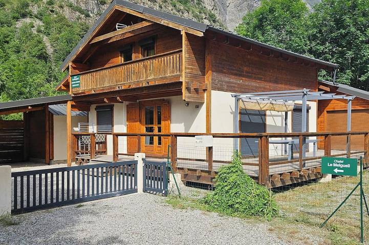 Chalet für 10 Personen, mit Whirlpool und Balkon sowie Garten und Pool - 1