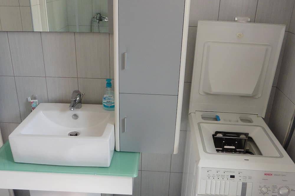 Ganze Wohnung, Familienfreundliche Ferienstrandwohnung in erster Reihe zum Meer (C6) in Stara Novalja, Pag