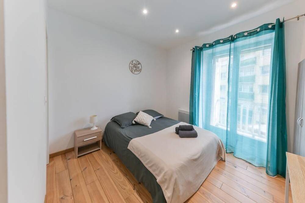 Entire apartment, Grand Central Suites - 4 Ch. Premium & Parking (10p) in Pau, Béarn