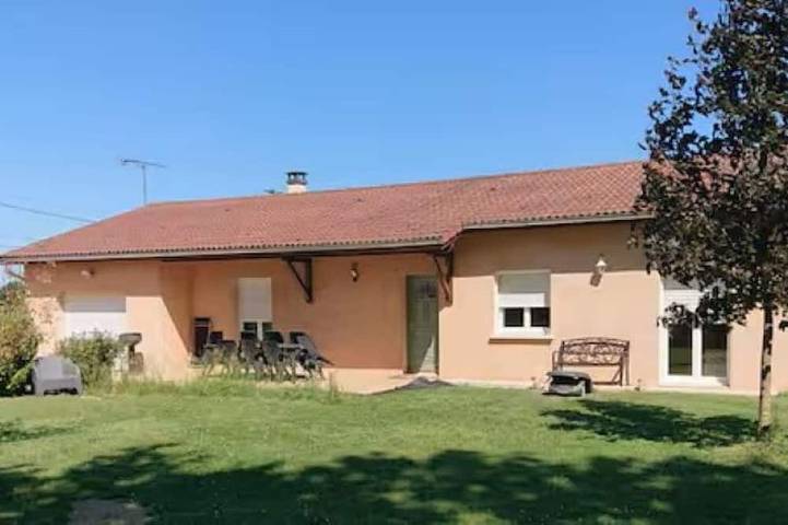 Location de vacances pour 8 personnes, avec Jardin dans La Genete