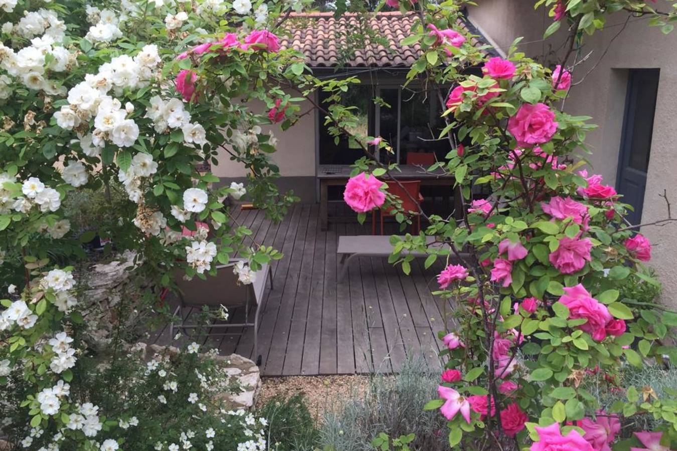 La Florentine - maison au cœur de la pinède avec piscine sans vis à vis in Taillades, Parc naturel régional du Luberon
