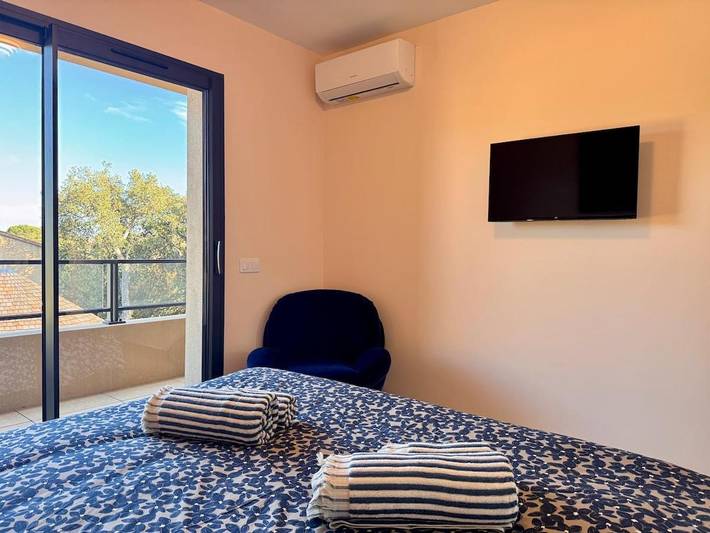 Location de vacances pour 6 personnes, avec piscine et balcon dans Office De Tourisme De Sainte Lucie De Porto Vecchio - 4