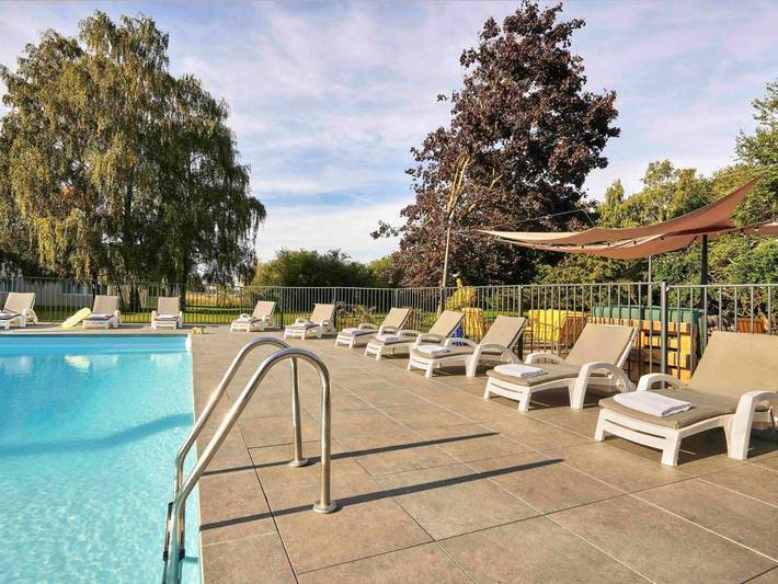 Hôtel pour 4 personnes, avec Terrasse ainsi que Jardin et Piscine à Saint-Witz
