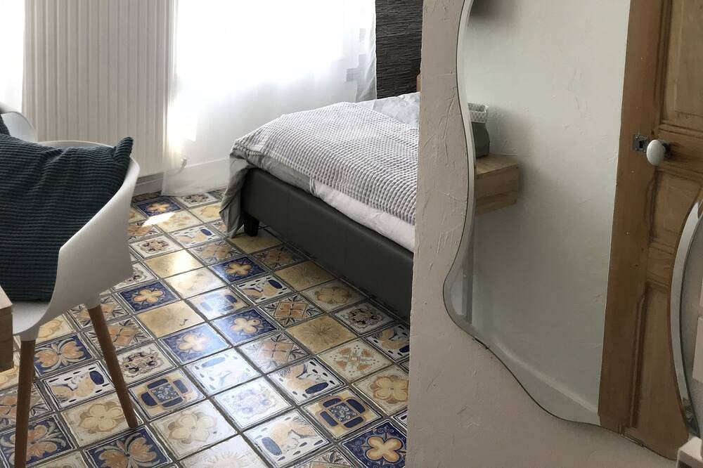 Chambre privée dans une maison d’hôtes côté rue in Nancy, Région de Nancy