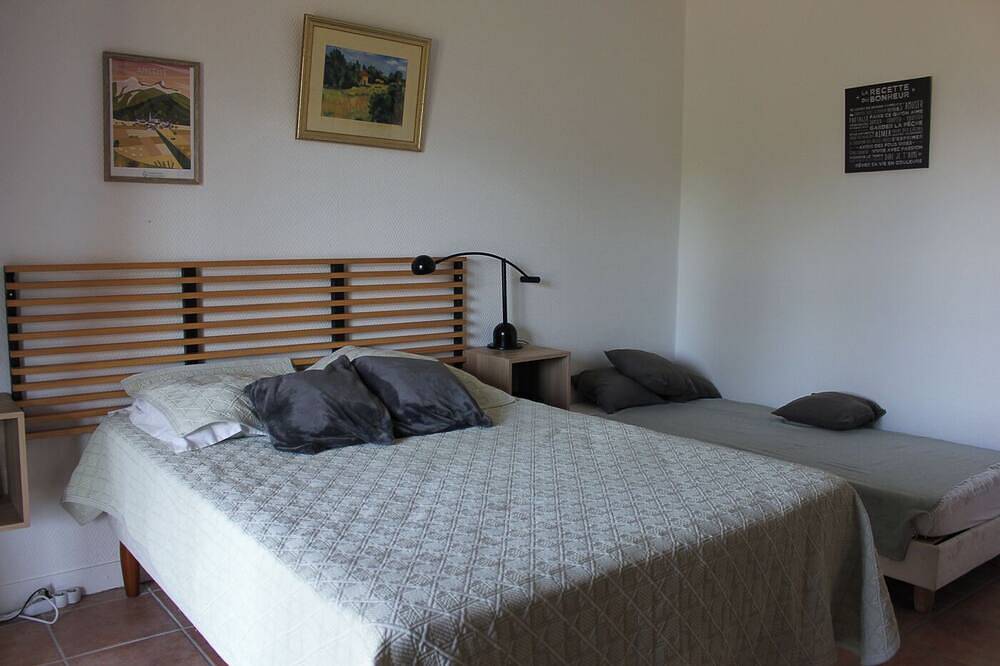 House between lake and mountains, close to resorts in Prunières, Écrins National Park