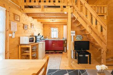 Chalet pour 2 Personnes dans Saujon, Région de Saintes, Photo 4