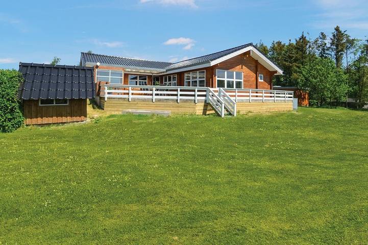 Ferienhaus für 16 Personen, mit Terrasse und Sauna in Hostrup Strand