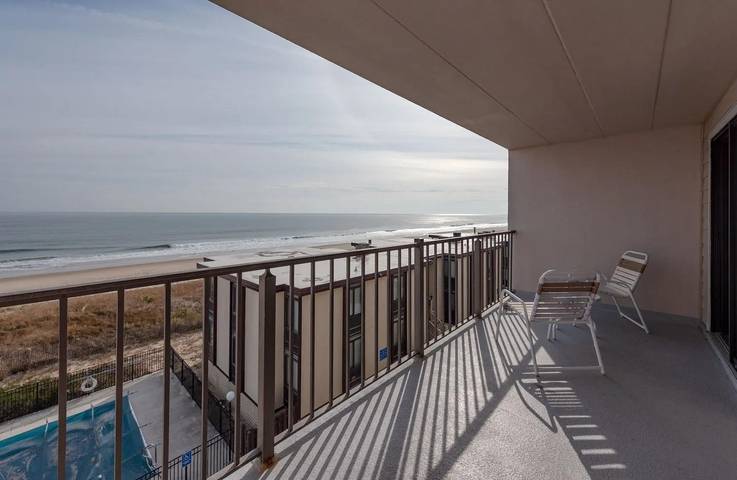 Ferienwohnung für 8 Personen, mit Pool und Balkon - 1