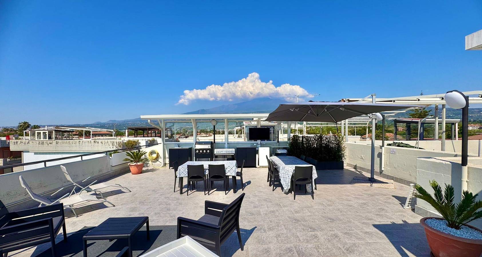Apartamento entero, Apartamento 'La Dolce Vita - Panoramico' con vistas al mar, Wi-Fi y aire acondicionado in Fondachello, Provincia de Catania
