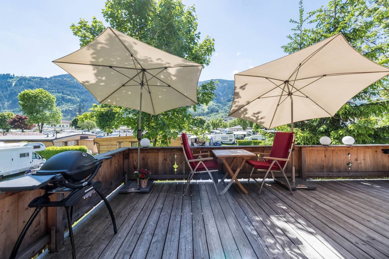 Gemütliches Ferienhaus "Chalet Zur Auszeit" in der Zillertaler Gegend mit Blick auf die Berge in Aschau im Zillertal, Bezirk Schwaz