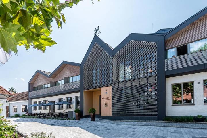 Hotel für 4 Personen, mit Balkon und Terrasse sowie Garten und Pool in Bezirk Tulln