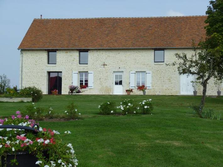 Location de vacances pour 9 personnes, avec vue et jardin, adapté aux familles à Le Pin-la-Garenne