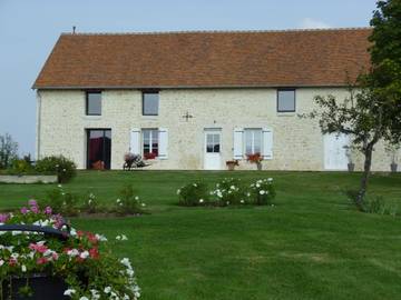 Location de vacances pour 9 personnes, avec vue et jardin, adapté aux familles à Le Pin-la-Garenne